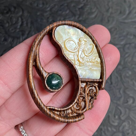 Mother of Pearl Woolly Mammoths Pendant Cabochon Or Mini Art - Picture 4 of 7